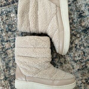 Size 8 Beige Faux Fur Boots